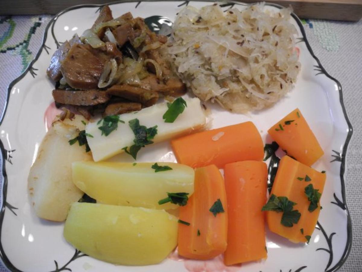 Vegan : Gyros + Kümmelsauerkraut + Möhren - Kartoffel - Pastinaken - Mix - Rezept - Bild Nr. 2