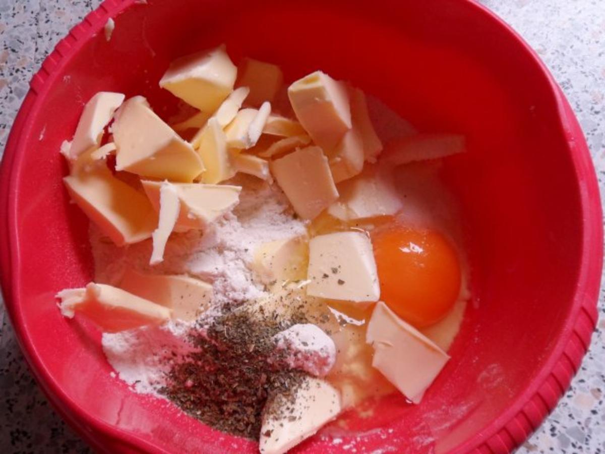 Tarte/Quiche: Balsamico-Zwiebel-Tarte mit Ziegenkäse und Tomaten - Rezept - Bild Nr. 2