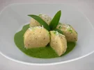 Herzhafte Quarkknödel mit Bärlauchsauce - Rezept