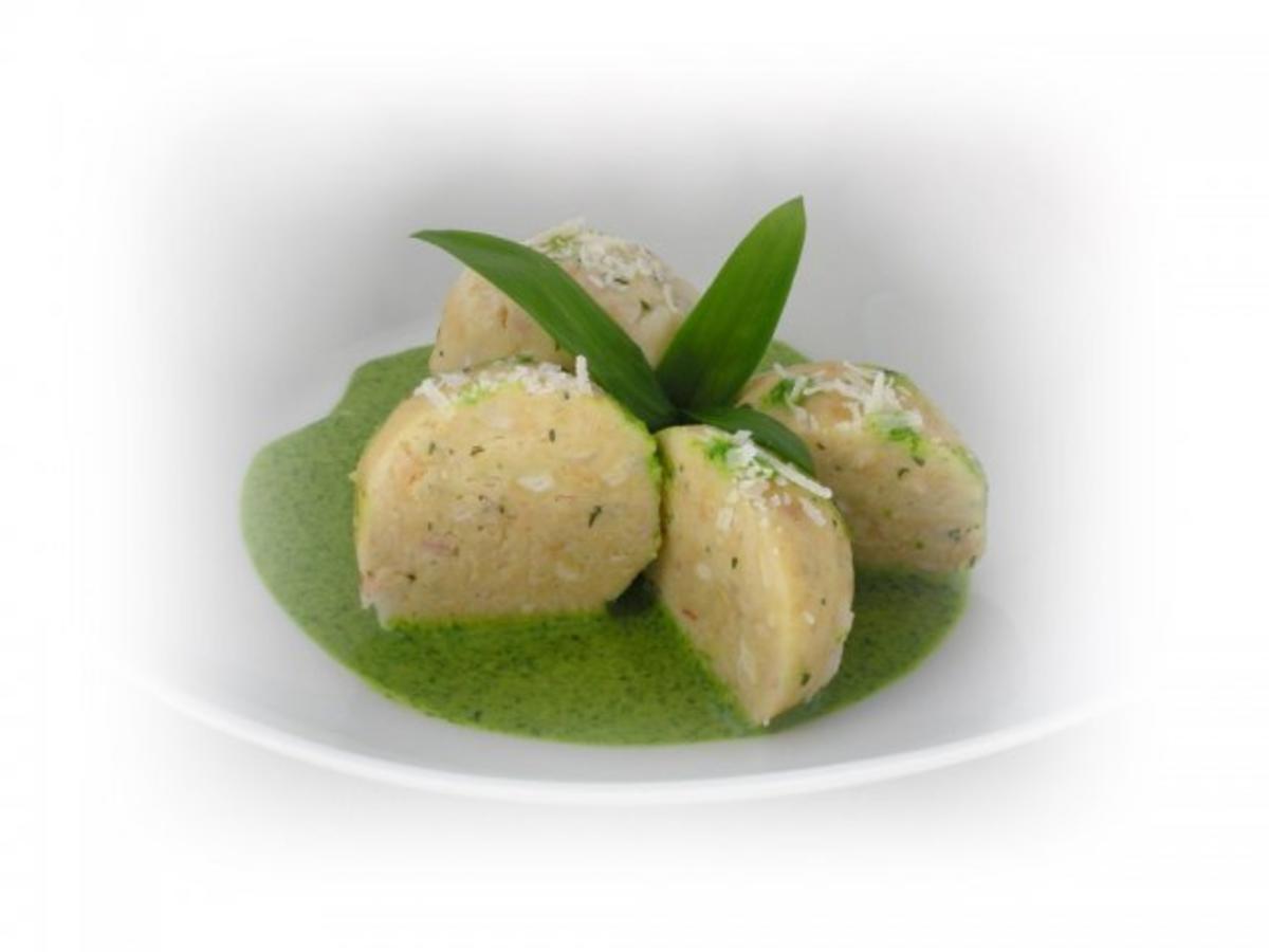 Herzhafte Quarkknödel mit Bärlauchsauce - Rezept - kochbar.de Herzhafte Quarkknödel mit Bärlauchsauce - Rezept - kochbar.de