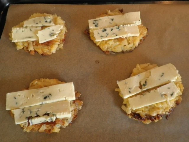 Birnen - Ingwer - Rösti, überbacken mit Edelpilzkäse und Preiselbeer - Joghurt - Dip ... - Rezept - Bild Nr. 10