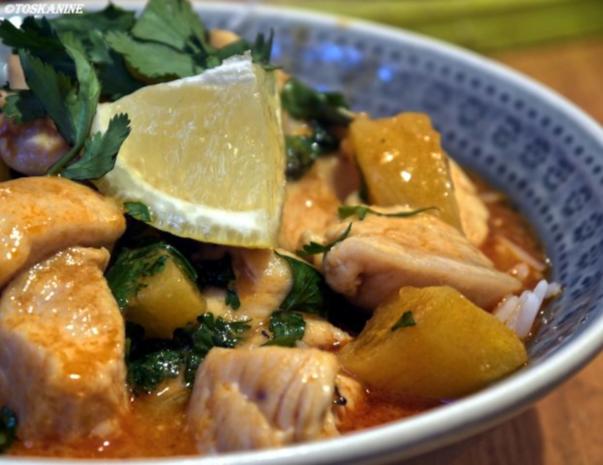 Thai-Curry mit Huhn und Ananas - Rezept - kochbar.de