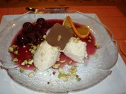 Marzipan-Mousse auf Zimt-Kirschen - Rezept