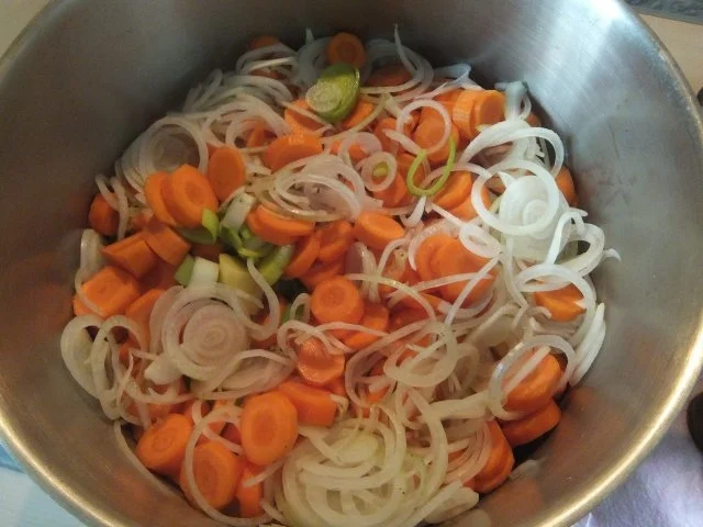 Möhrenlaucheintopf mit Lauchfrikadellen - Rezept - Bild Nr. 3