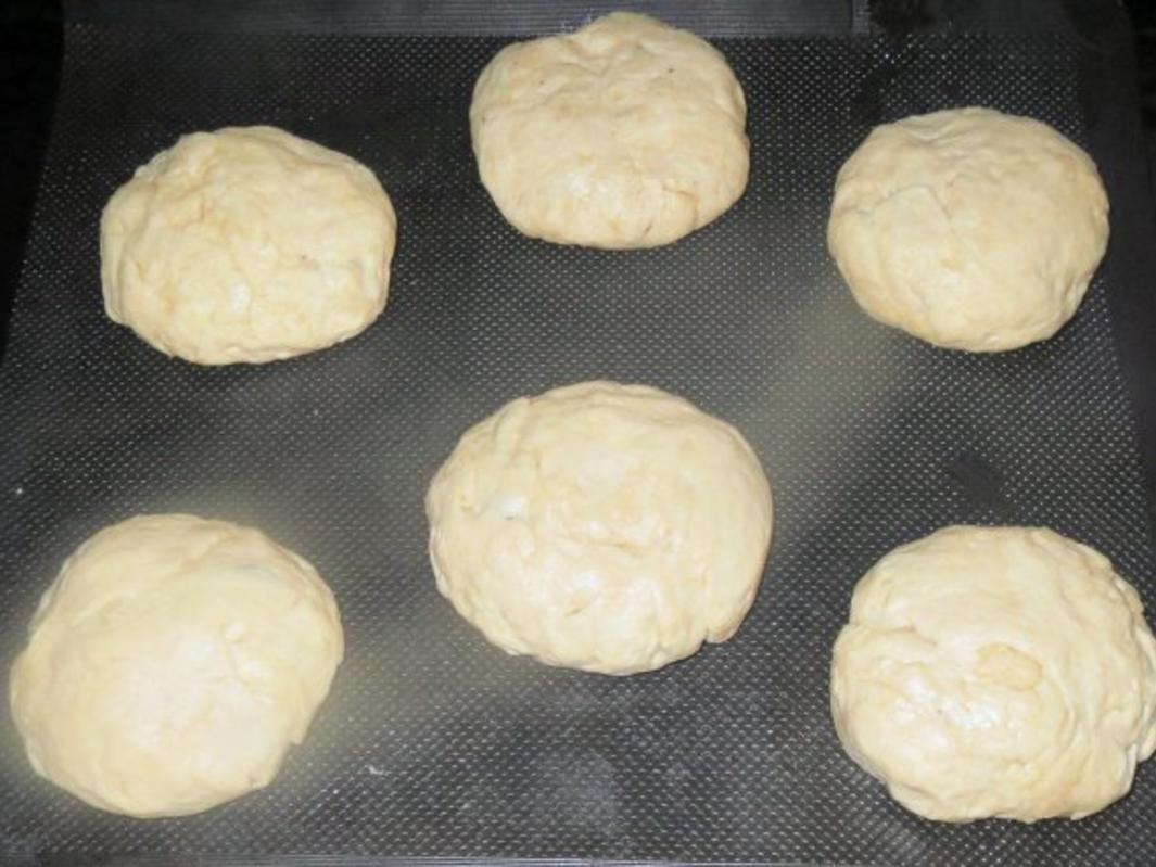 Backen: Heiße Wecken, gewürzt - Rezept - kochbar.de