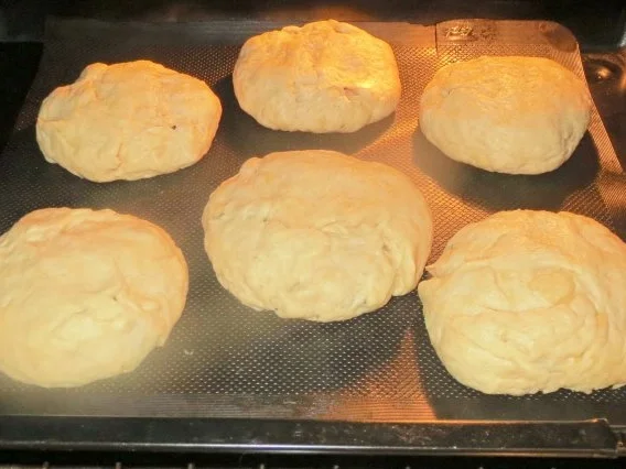 Rezept: Backen: Heiße Wecken, gewürzt Bild Nr. 5 Backen: Heiße Wecken, gewürzt - Rezept - Bild Nr. 5