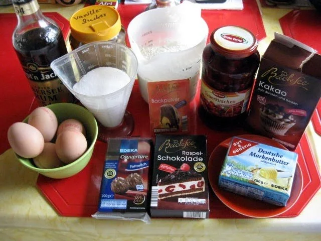 Rezept: Schokoladen - Kirsch - Gugelhupf Bild Nr. 2 Schokoladen - Kirsch - Gugelhupf - Rezept - Bild Nr. 2