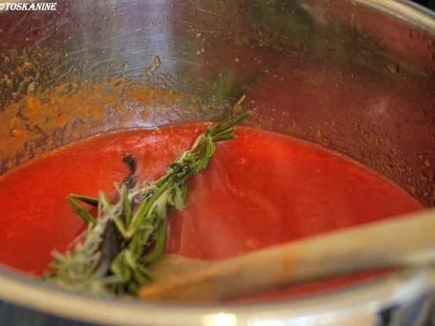 Ravioli mit Fenchel-Mandel-Füllung, Tomatensauce, Schafsfeta - Rezept - Bild Nr. 7