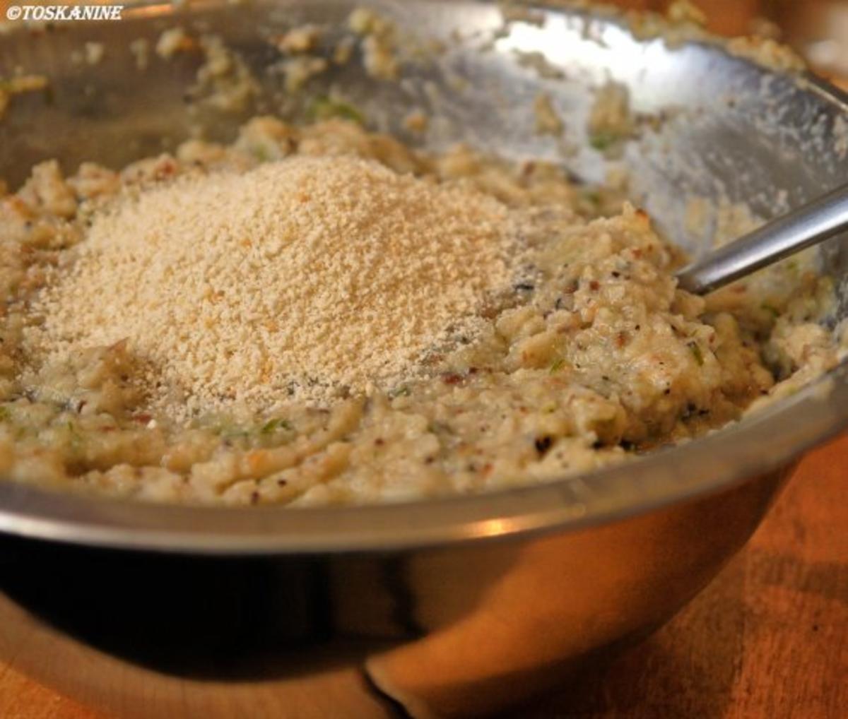 Ravioli mit Fenchel-Mandel-Füllung, Tomatensauce, Schafsfeta - Rezept - Bild Nr. 11