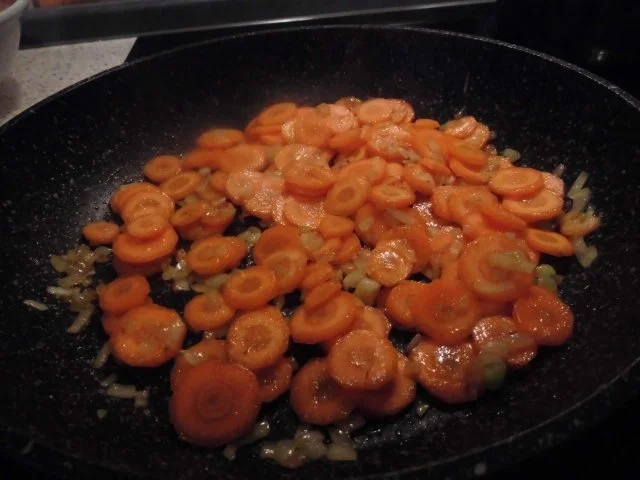 Rezept: Möhrenpfanne mit Pute und Kartoffeln Bild Nr. 4 Möhrenpfanne mit Pute und Kartoffeln - Rezept - Bild Nr. 4