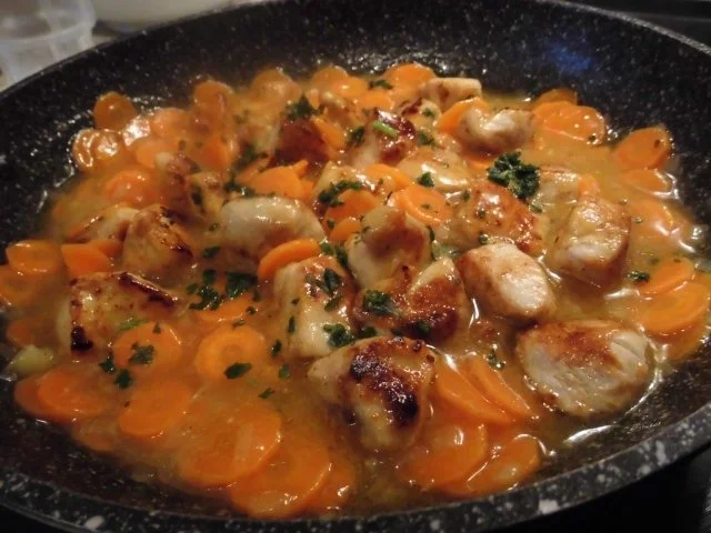 Rezept: Möhrenpfanne mit Pute und Kartoffeln Bild Nr. 5 Möhrenpfanne mit Pute und Kartoffeln - Rezept - Bild Nr. 5