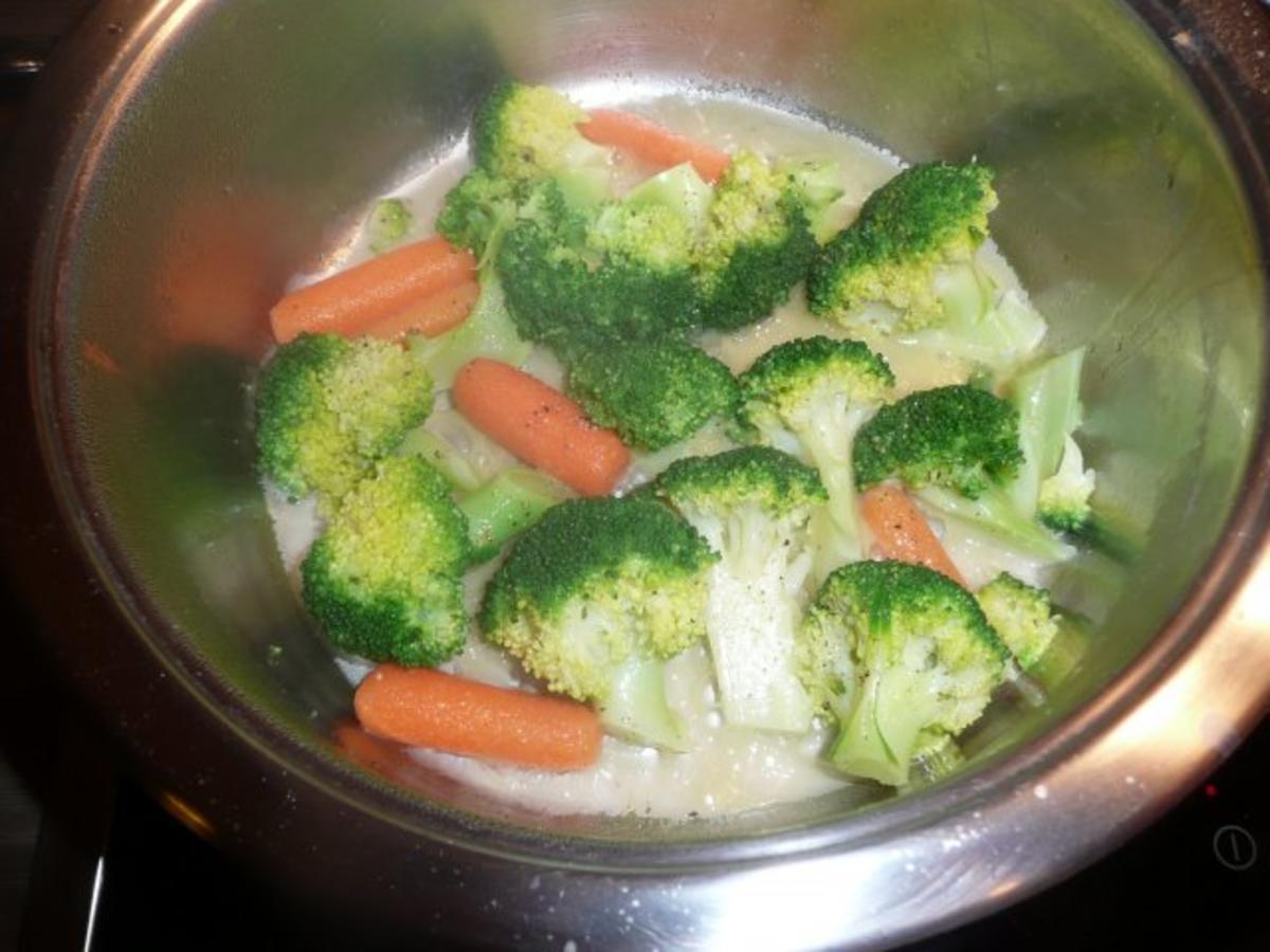 Kammkotelett an Bratkartoffeln, Broccoli und Mini - Karotten. - Rezept - Bild Nr. 4