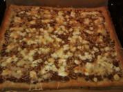Deftiger Hackfleisch-Blechkuchen - Rezept