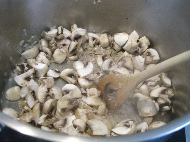 Rezept: Ragout fin an Blätterteigpastete Bild Nr. 10 Ragout fin an Blätterteigpastete - Rezept - Bild Nr. 10