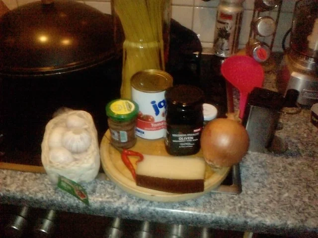 PASTA NICHT NUR FÜR LEICHTE MÄDCHEN --- SPAGHETT I  ALLA  PUTTANESCA - Rezept - Bild Nr. 2