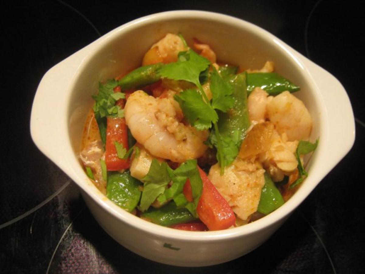 thailändisches Fischcurry mit Garnelen - Rezept - kochbar.de