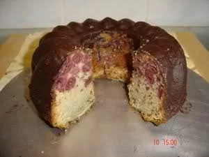 Kirsch-Amaretto-Gugelhupf Strachiatella - Rezept