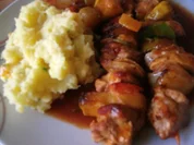 bunte Fleischspieße in Tomatensoße - Rezept