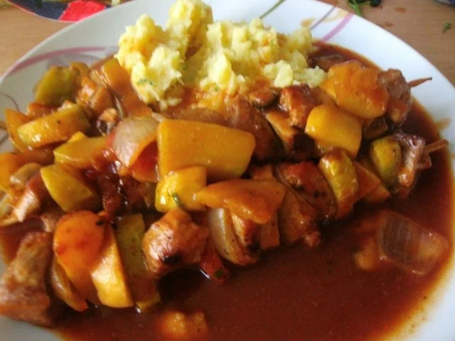 bunte Fleischspieße in Tomatensoße - Rezept - Bild Nr. 9