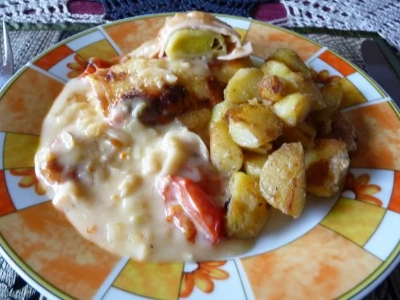 Auflauf: Porree-Hähnchenröllchen in Zwiebelsoße mit Käse überbacken - Rezept - Bild Nr. 5