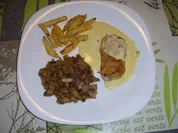 Gefüllte Putenmedaillon an Waldchampignons mit Pommes - Rezept