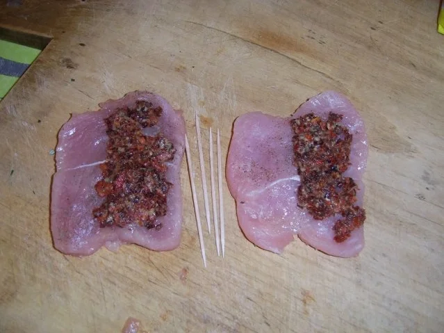 Gefüllte Putenmedaillon an Waldchampignons mit Pommes - Rezept - Bild Nr. 3