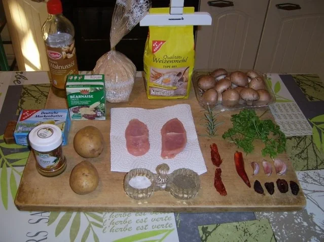 Gefüllte Putenmedaillon an Waldchampignons mit Pommes - Rezept - Bild Nr. 2