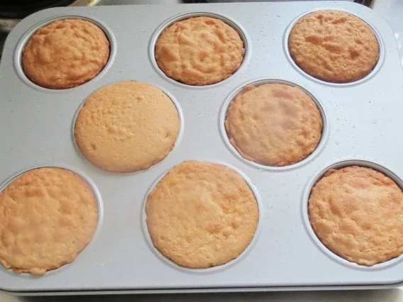 Backen: Erdbeer-Cupcakes - Rezept - Bild Nr. 3