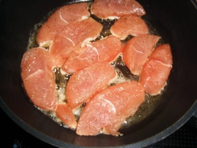 Rezept: Putensteaks in einer Pfifferling-Whiskysoße Bild Nr. 3 Putensteaks in einer Pfifferling-Whiskysoße - Rezept - Bild Nr. 3