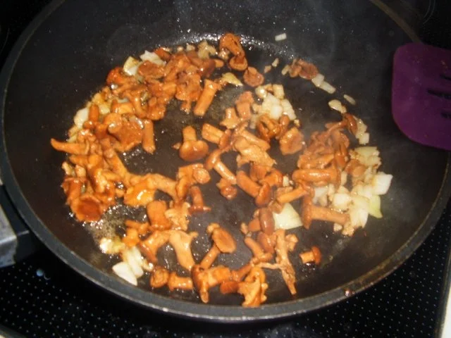 Rezept: Putensteaks in einer Pfifferling-Whiskysoße Bild Nr. 5 Putensteaks in einer Pfifferling-Whiskysoße - Rezept - Bild Nr. 5