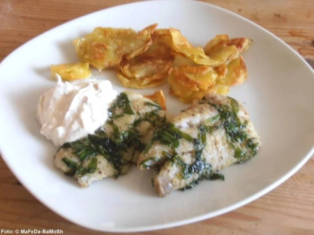 Rotbarschfilet mit Sesam-Créme-fraiche - Rezept