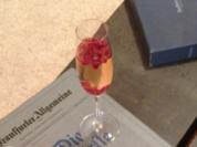 Irdische Drogen im Glas (Prosecco mit Granatapfel und Holunder) - Rezept
