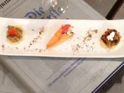 "Grüne, braune und gelbe Pillenhäppchebn" (Parmesantüte, Pefferpfannküchlein & Blinis) - Rezept