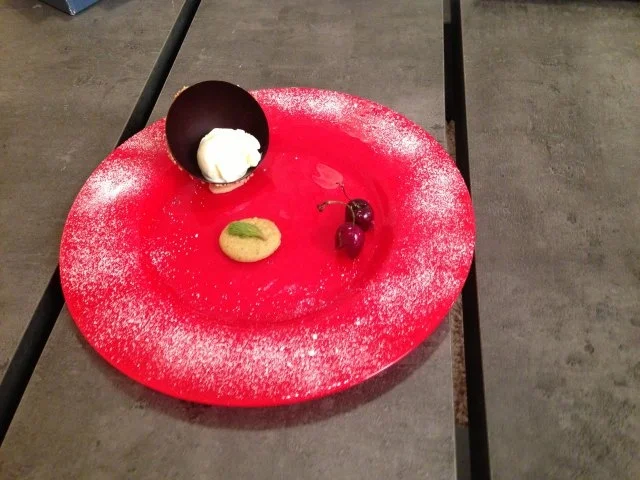 "A la Taunusstraße: Blaue Stunde in roter Umgebung" - Rezept