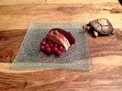 Rezept: Amaretti-Zimt-Parfait mit Kirschragout Amaretti-Zimt-Parfait mit Kirschragout - Rezept