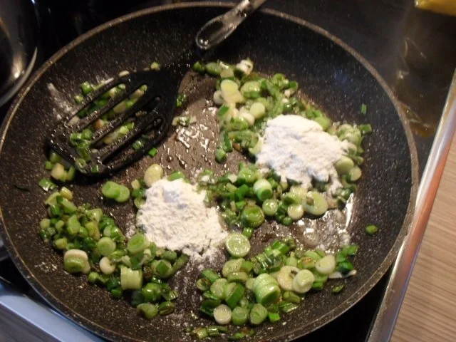 Wurstpfanne mit Schmand-Senfsoße - Rezept - Bild Nr. 8