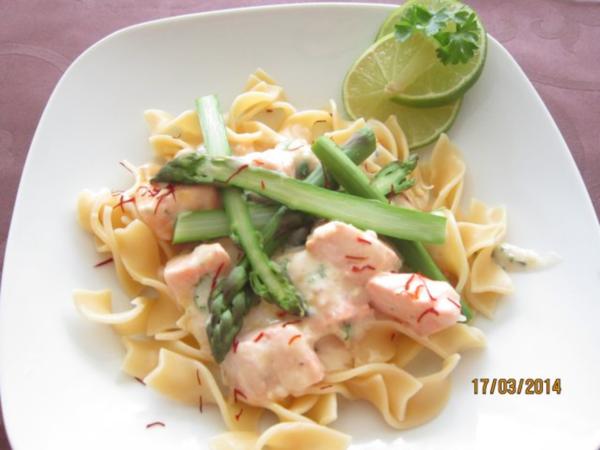 Spargel mit Nudeln und Safransoße - Rezept - kochbar.de