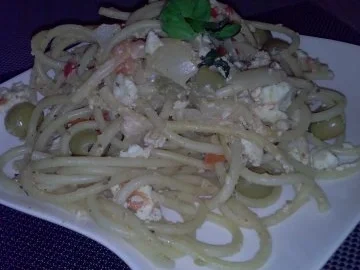 Rezept: Spaghetti mit Fetakäse & Oliven Spaghetti mit Fetakäse & Oliven - Rezept