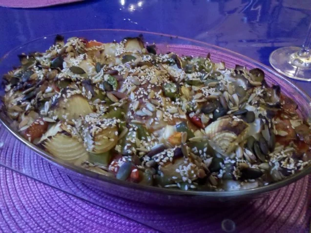 Rezept: Geflügel: Harissa-Schenkel im Gemüsebett Geflügel: Harissa-Schenkel im Gemüsebett - Rezept