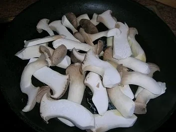 Rezept: US Chuck Eye Steak mit Kräuterseitlingen und Rissolee Kartöffelchen Bild Nr. 4 US Chuck Eye Steak mit Kräuterseitlingen und Rissolee Kartöffelchen - Rezept - Bild Nr. 4