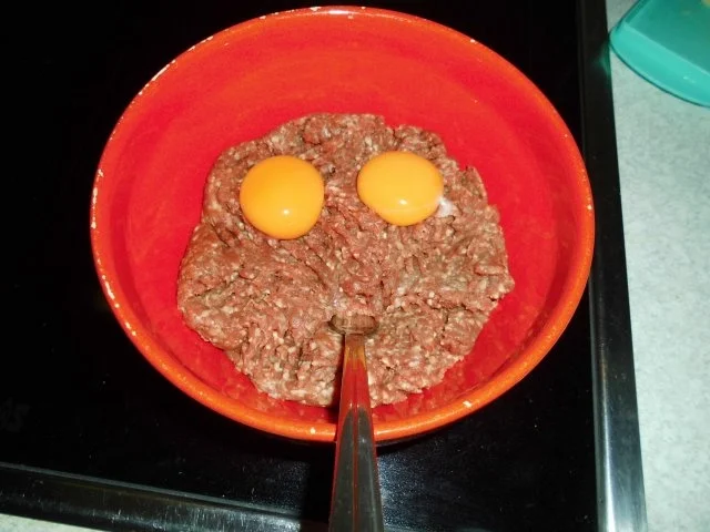 Rezept: Tatar-Braten und Rotwein-Zwiebeln Bild Nr. 9 Tatar-Braten und Rotwein-Zwiebeln - Rezept - Bild Nr. 9