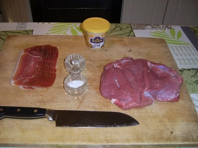 Rezept: Kalbsrollbraten mit Seranofüllung in Forstmeisters Marinade Bild Nr. 2 Kalbsrollbraten mit Seranofüllung in Forstmeisters Marinade - Rezept - Bild Nr. 2