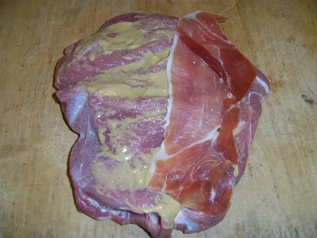 Rezept: Kalbsrollbraten mit Seranofüllung in Forstmeisters Marinade Bild Nr. 3 Kalbsrollbraten mit Seranofüllung in Forstmeisters Marinade - Rezept - Bild Nr. 3