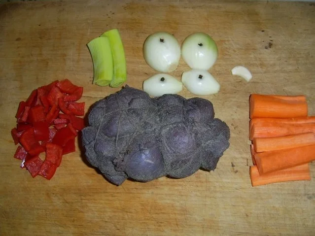 Rezept: Kalbsrollbraten mit Seranofüllung in Forstmeisters Marinade Bild Nr. 8 Kalbsrollbraten mit Seranofüllung in Forstmeisters Marinade - Rezept - Bild Nr. 8