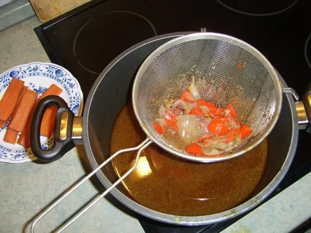 Rezept: Kalbsrollbraten mit Seranofüllung in Forstmeisters Marinade Bild Nr. 12 Kalbsrollbraten mit Seranofüllung in Forstmeisters Marinade - Rezept - Bild Nr. 12