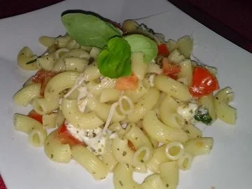 Schnelle Tomaten Mozzarella Pasta - Rezept