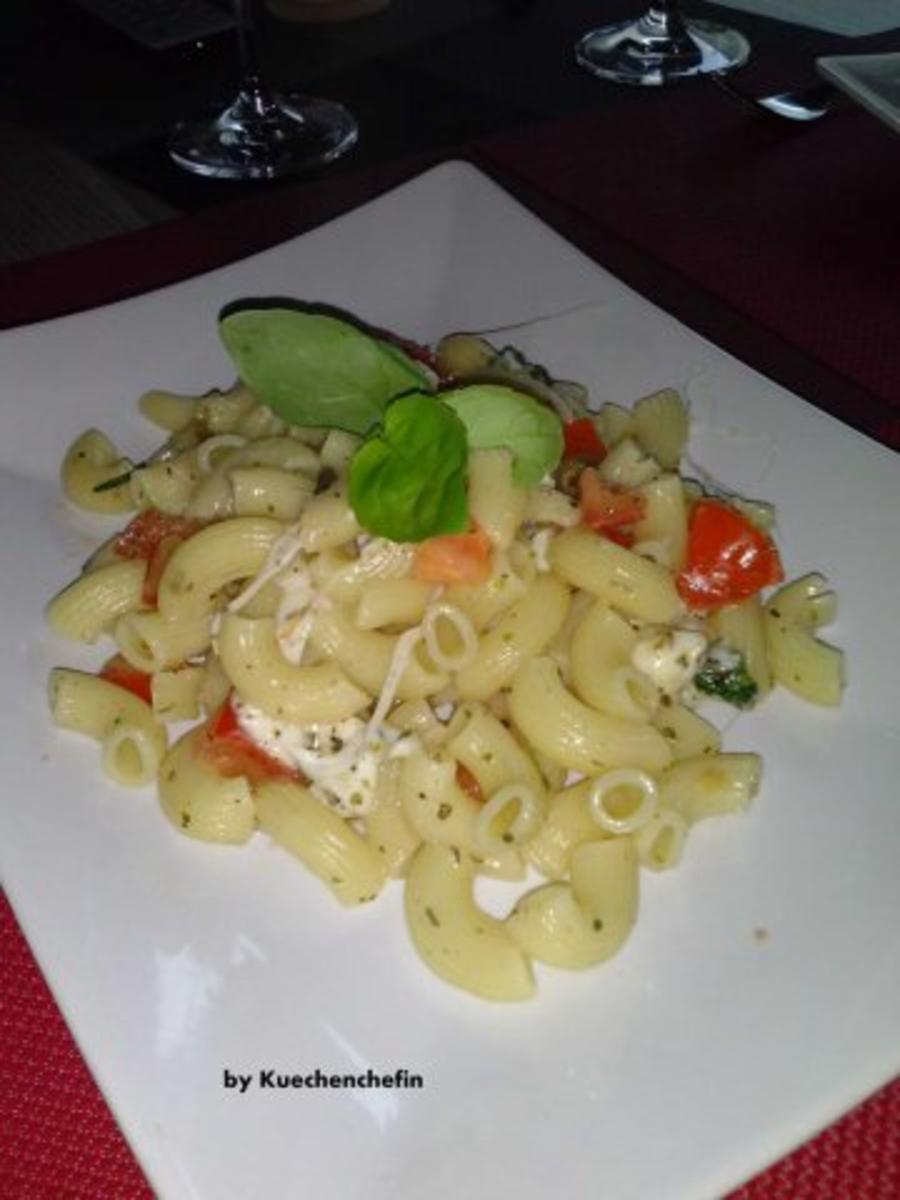 Schnelle Tomaten Mozzarella Pasta - Rezept - kochbar.de