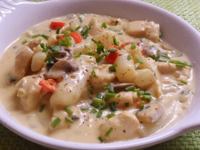 Pfannengerichte: Schwarzwurzel-Hähnchen-Pfanne mit Champignons & Kapern-Senf-Soße - Rezept