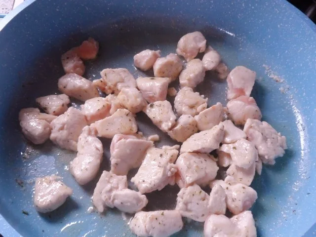 Pfannengerichte: Schwarzwurzel-Hähnchen-Pfanne mit Champignons & Kapern-Senf-Soße - Rezept - Bild Nr. 5