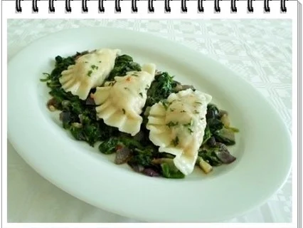 Rezept: Hausgemachte Maultaschen auf Spinatbett Bild Nr. 2 Hausgemachte Maultaschen auf Spinatbett - Rezept - Bild Nr. 2